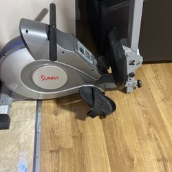 Sunny Rowing Machine(like New)