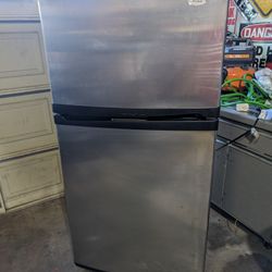 Whirlpool Refrigerator Excellent Condition 