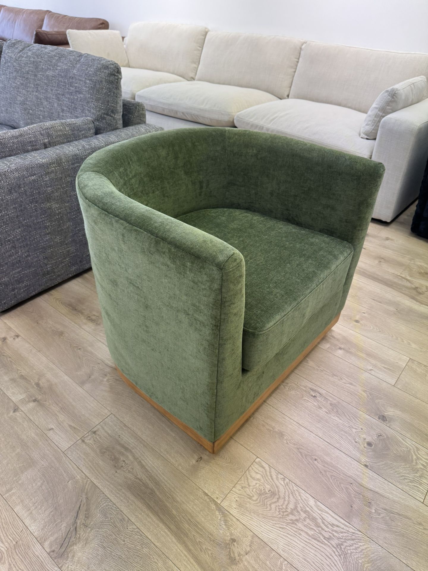 New In Stock Accent Chairs