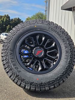 New 18” Chevy 2500 Wheels 8x180 GMC Sierra 3500 HD Rims 33" Tires LTZ
