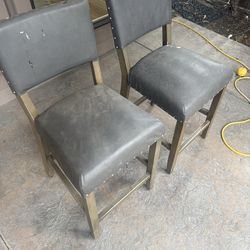 Free bar stool