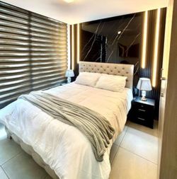 Tufted Upholstered Bed Frame Queen
