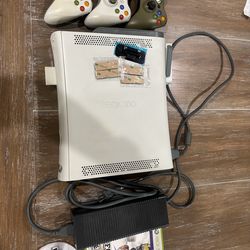 Xbox 360s bundle -console + 3 wireless controllers