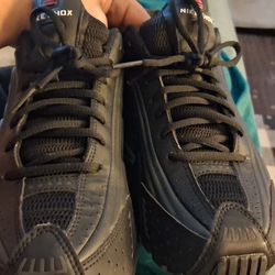 Soke nike shox r4 size 9 and a half