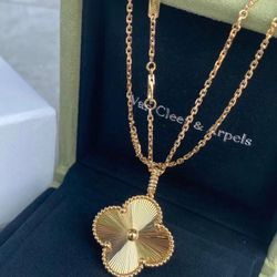 Necklace Van Cleef & Arpels. 💯 