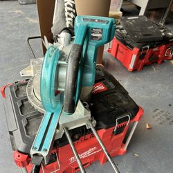 Makita XSL02 Sliding Compound Miter Saw