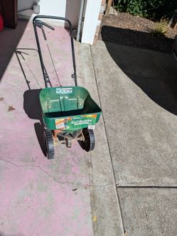 Scotts Turf Builder EdgeGuard Mini Spreader