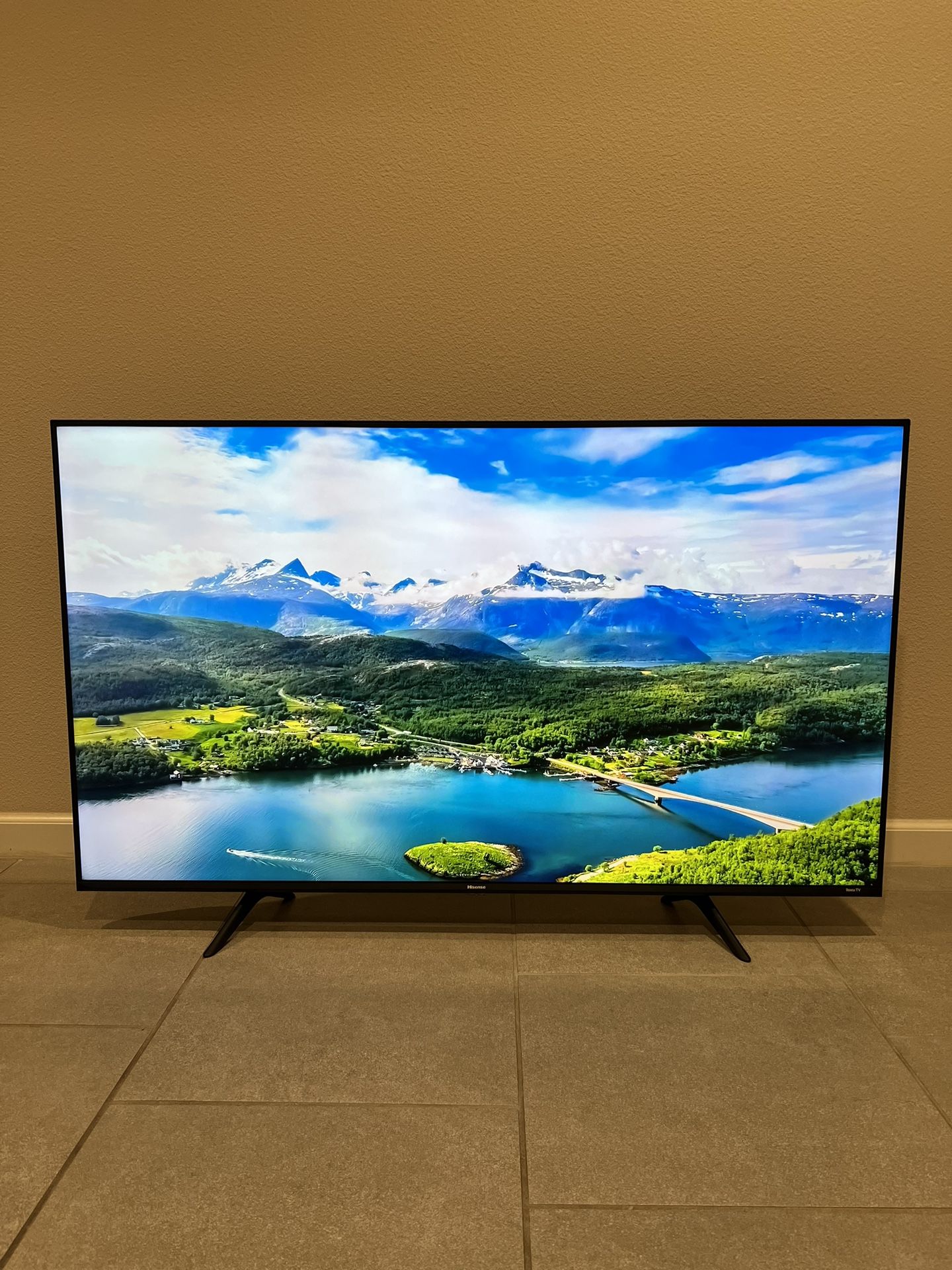 Hisense 55" Class - U6GR5 Series - 4K ULED LCD Smart Roku TV
