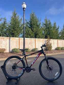 Fuji Nevada Comp 1.7 Mountain Bike Small / Medium Frame Bicycle