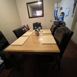 Real Oak Wood Table Very Sturdy And Heavy Has A Extender