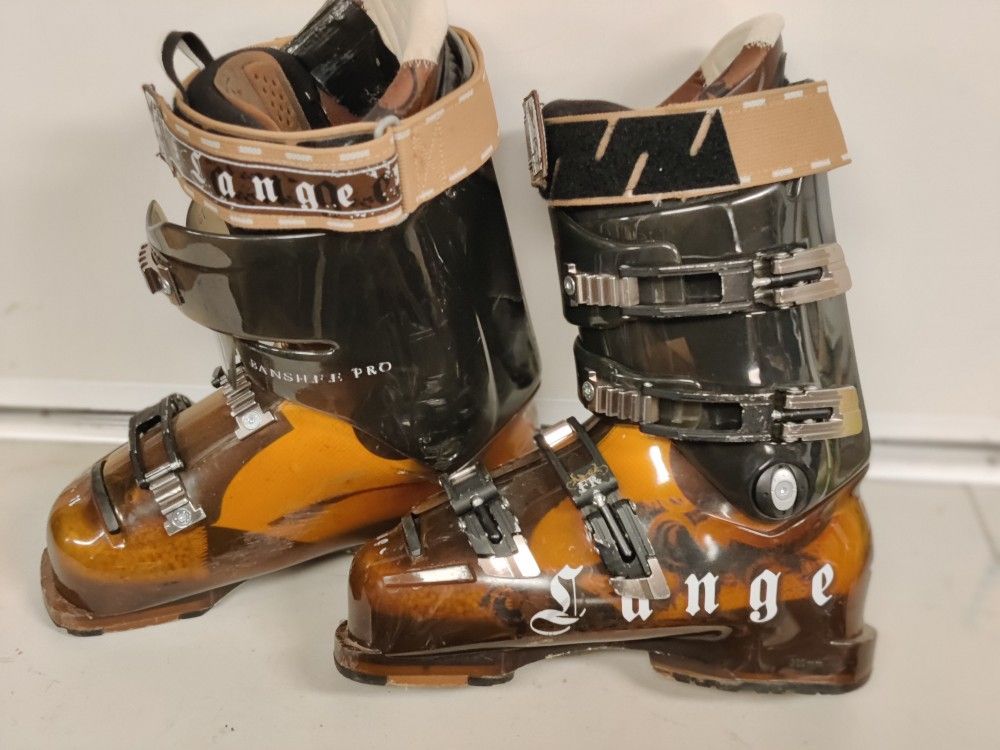Lange Ski Boots Size 7