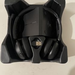 Levn Bluetooth Headphones W/ Charging Dock
