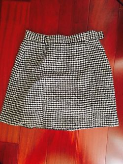 Super cute Ann Taylor Toothhound skirt size 2