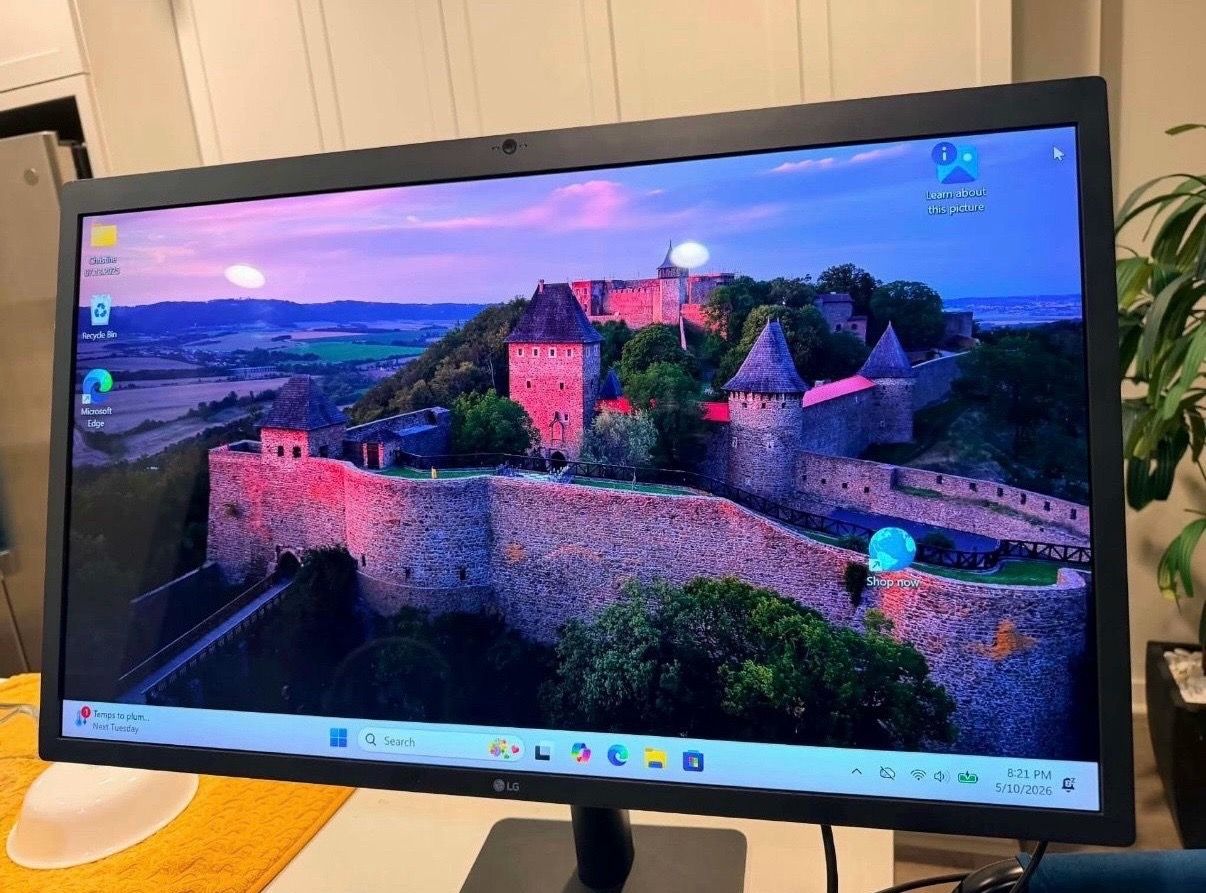 LG 27md5kb-b 27” screen with USB port. compariable with mac and pc.- pickup from Northridge area
