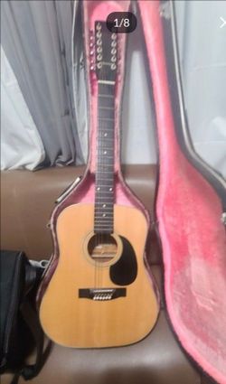 Accordeon de Teclado  y Requinto 12 string guitar $200