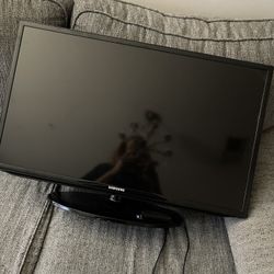 Samsung UN32H5203 32" Class 1080p 60Hz Smart LED HDTV