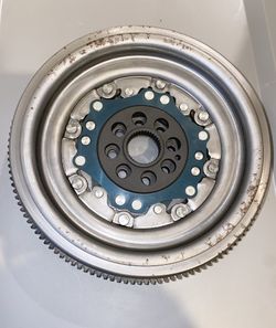 Dual Mass Flywheel (contact info removed)09 for Volkswagen Passat Skoda Superb II 2.0 TDI DSG