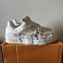 LV SNEAKERS SIZE 10