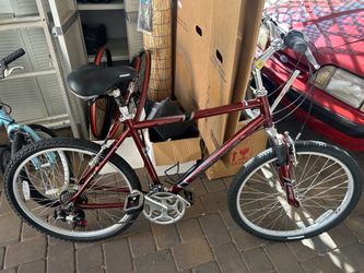 Diamondback Wildwood hybrid bicycle