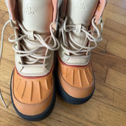Winter Snow Boots - Kids SIZE  4Y
