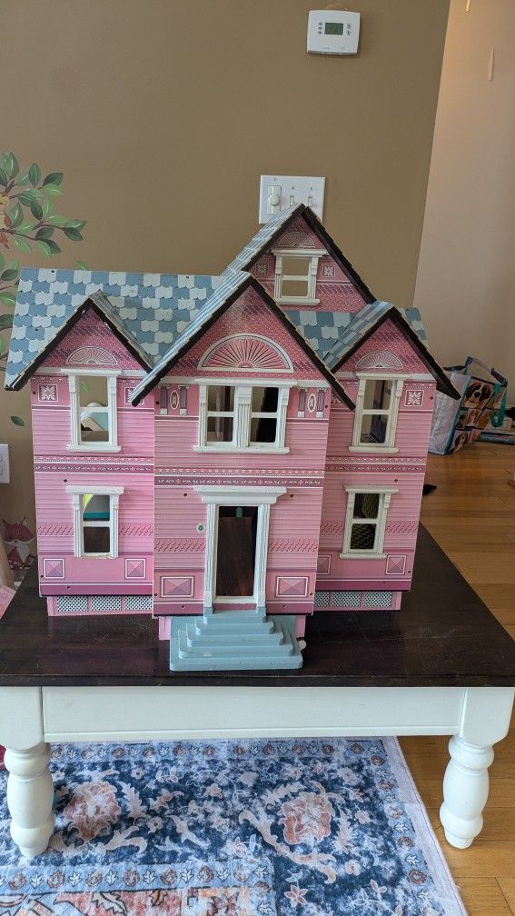 Melissa + Doug Victorian Dollhouse
