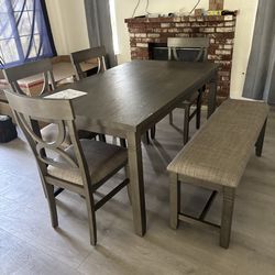 Dining table set