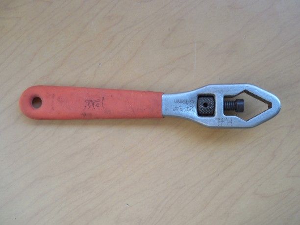 Adjustable Closed End Wrench