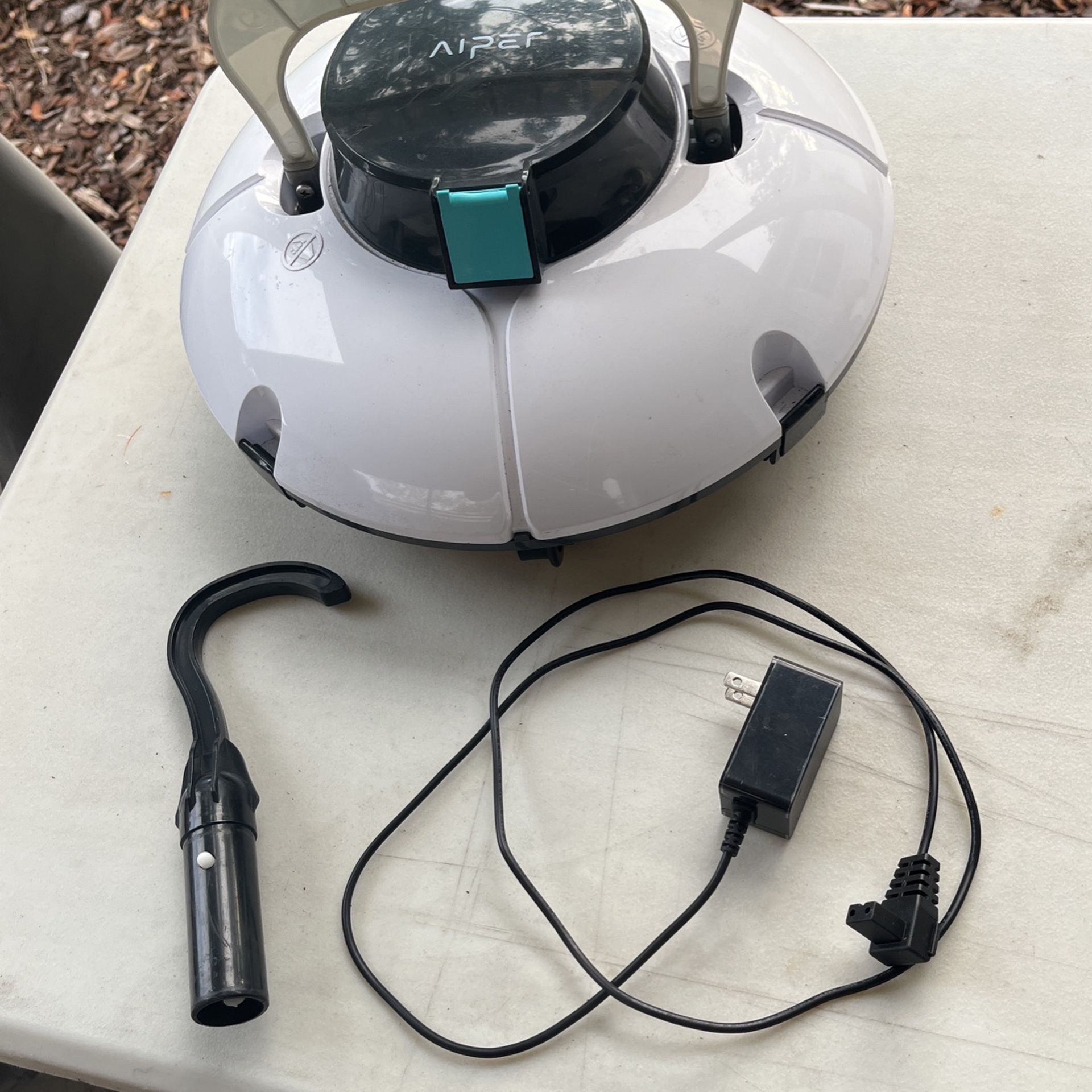 Robot Cordless Pool Cleaner / Vacuum