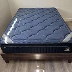 DreamCloud Queen Mattress, Luxe Memory Foam, Excellent Condition, WITH Platform Bed! 