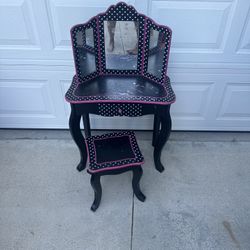Girls Doll House And Vanity