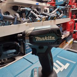 MAKITA 18V CORDLES BRUHLESS IMPACT DRIVER TOOL ONLY NEW 