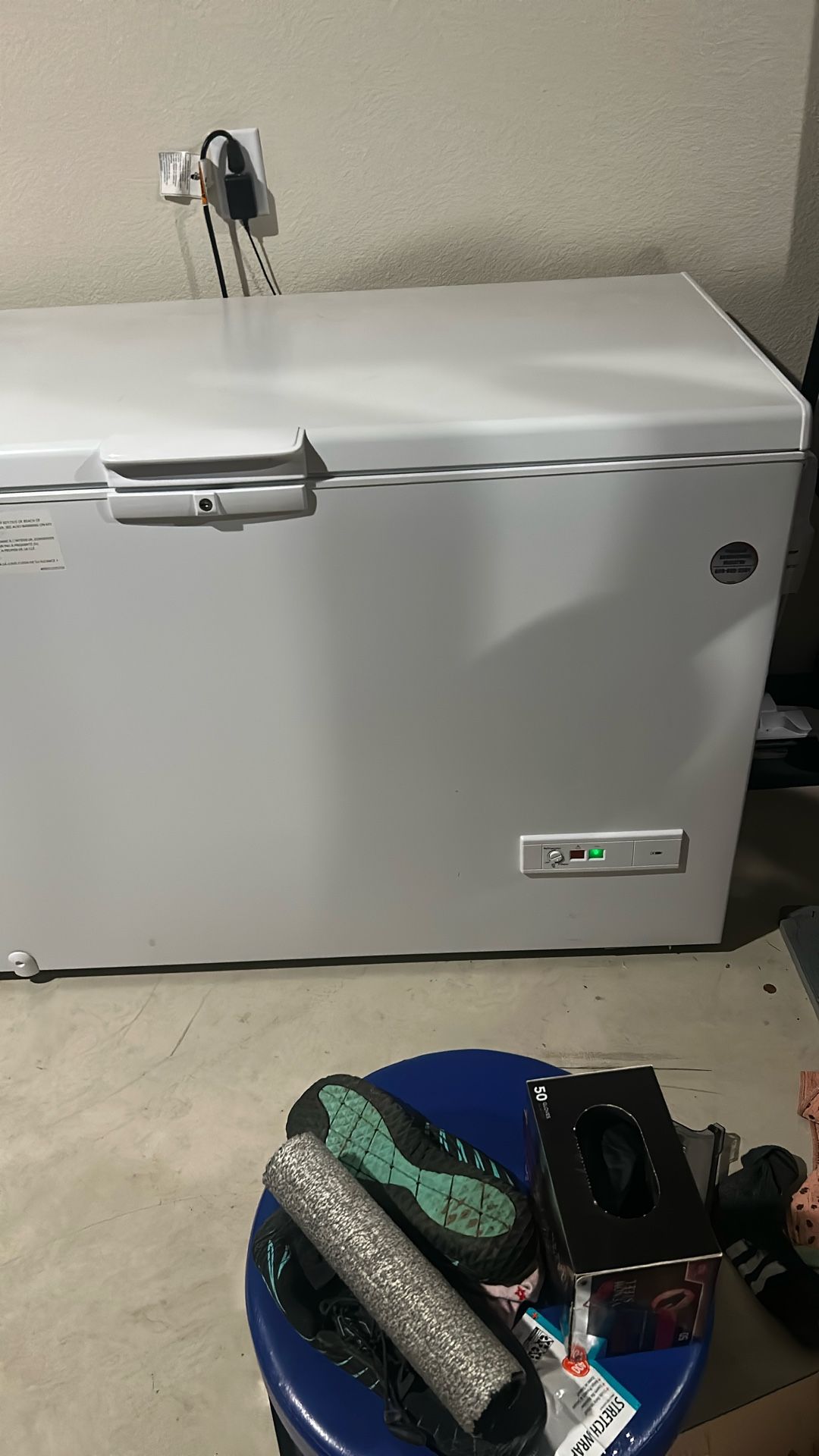 Whirlpool Box Freezer/refrigerator