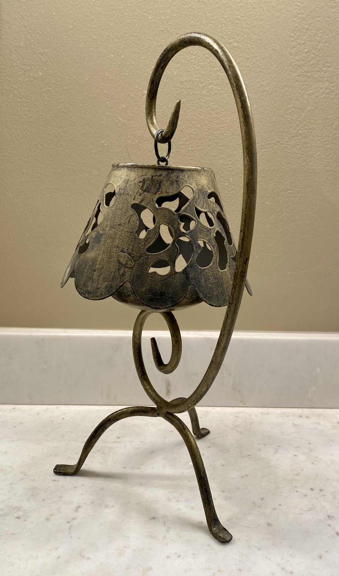 Metal Candle Holder