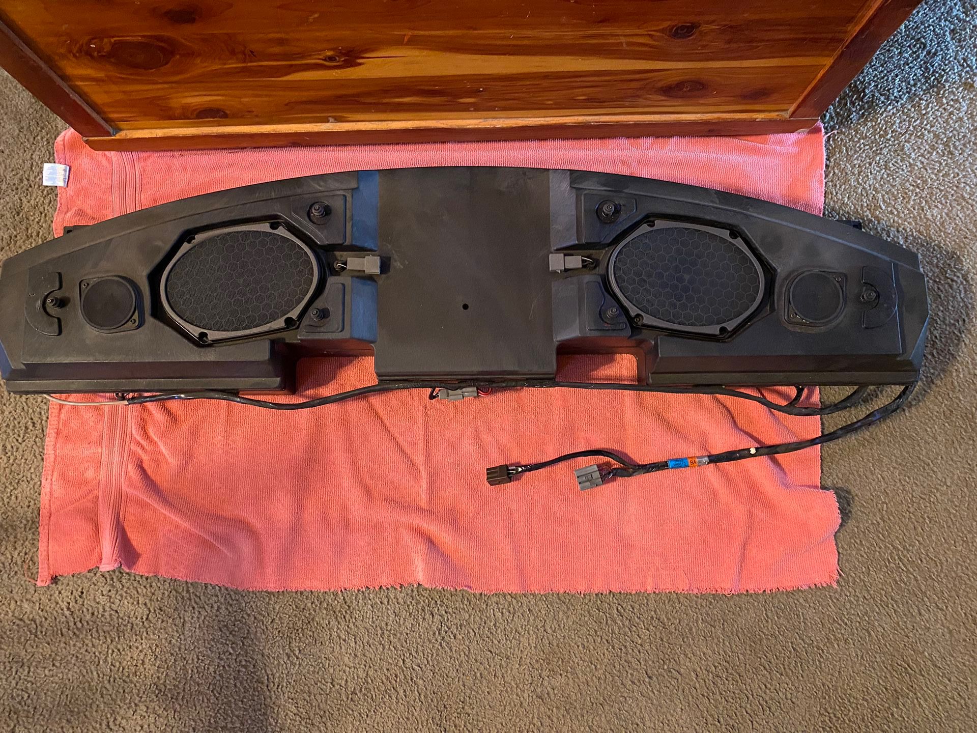 02-03 Mustang Mach 1000 rear stereo system