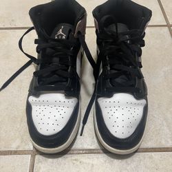 Jordan 1 Mid SE Size 7y