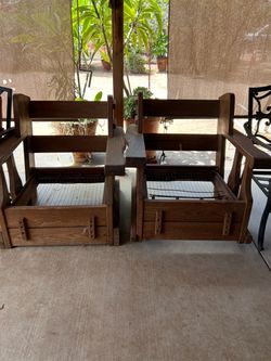 SILLAS GRATIS.  DE MADERA. SON. DOS
