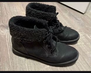 Womens boots size 8.5
