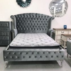 Alzire Gray Bedroom Set
Furniture of America