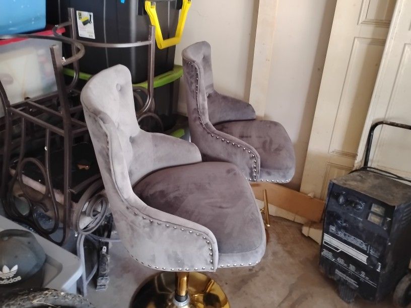 Meridiani Grey Velvet and Gold Bar Stools
( 2 )