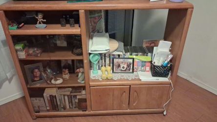 Medium size entertainment center