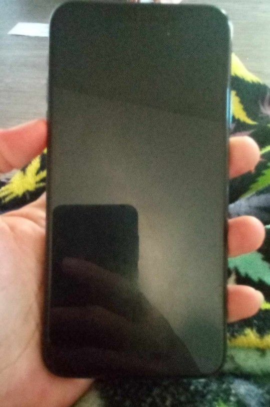 Apple iPhone 11 Pro Max-256GB -green Carrier(Unlocked), Icloud Locked- cracked
