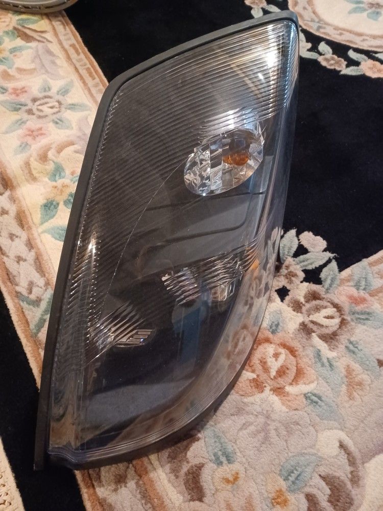 Volvo Headlight (Driver Side)