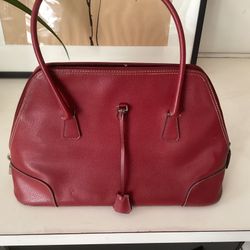 Red Handbag Top Zipper Closure 