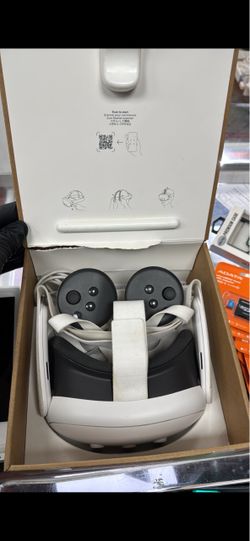 Oculus Quest 3 With Charging Strap