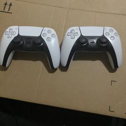 2 Ps5 Controllers Used 
