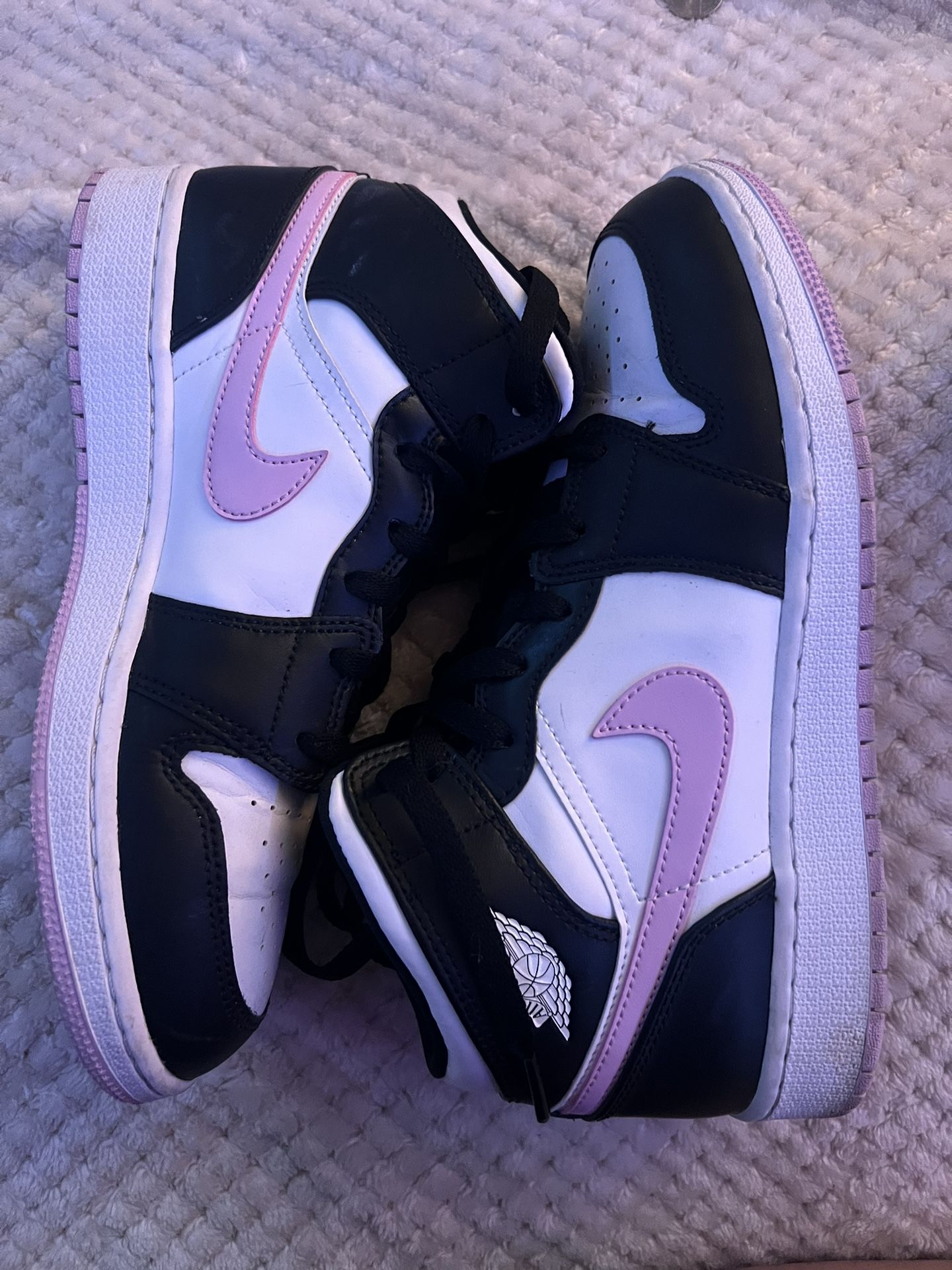 Air Jordan Mid GS “ white light artic pink”