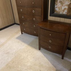 7 Pieces (1 Tall, 1 Short, 1 Wide, 1 Mirror, 3 Bar Stools)