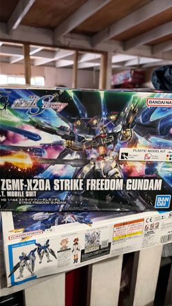 BANDAI HGCE strike freedom GUNDAM model kit