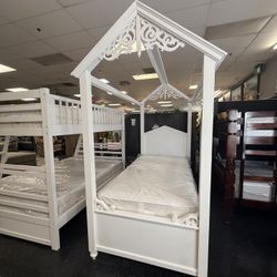 ❄️☃️ Twin Bedframe, With A Free Twin Mattress ☃️❄️