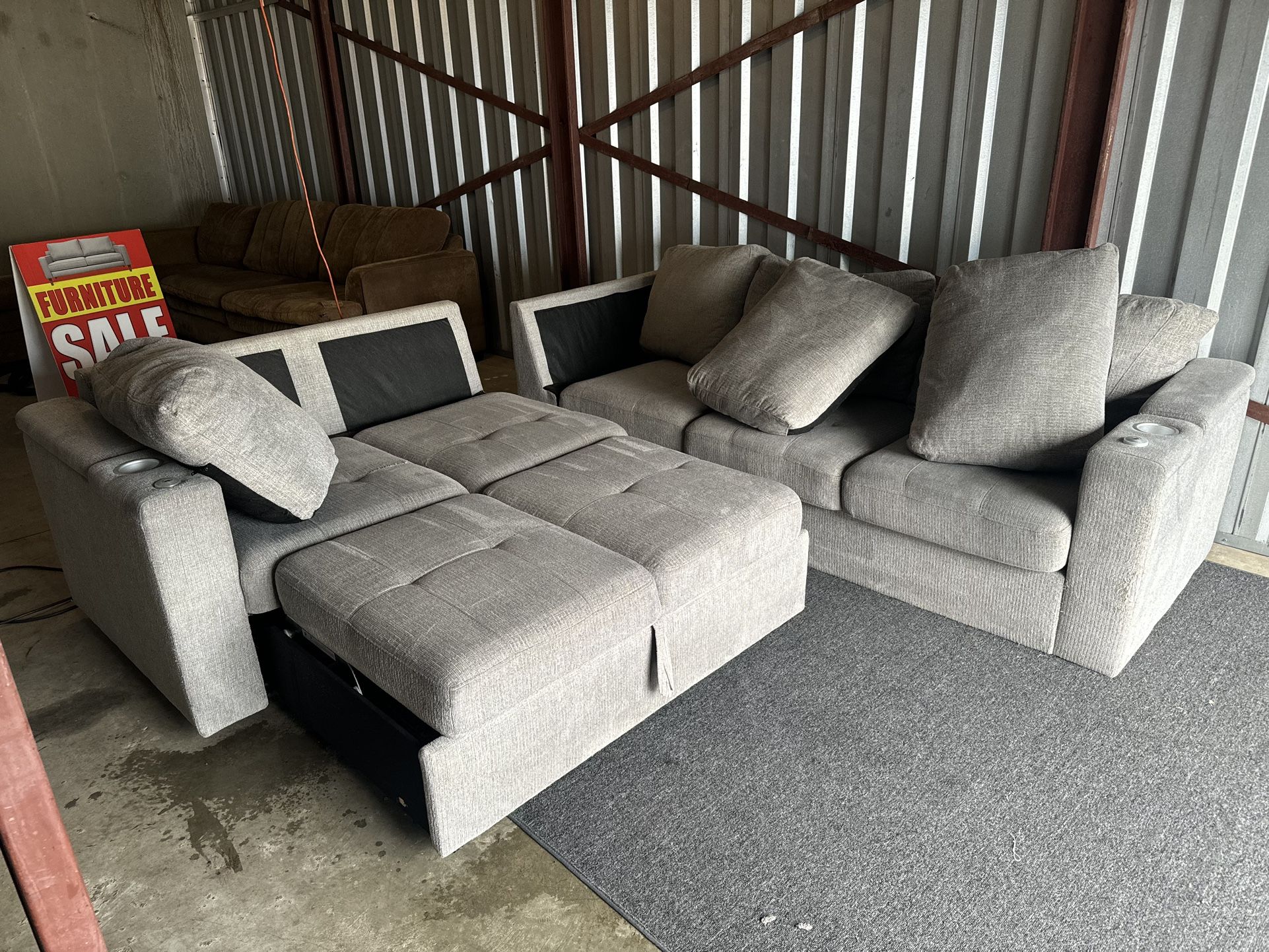 NEW ARRIVAL ‼️ PULLOUT SECTIONAL COUCH W/ EXTRAS